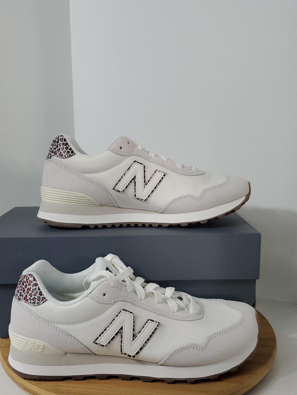 New Balance 515 V3 Classics Women's Sneakers White Brown Size 9 NIB